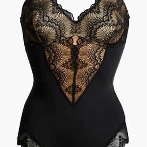Pinsy Sculpting Lace Shapewear Bodysuit